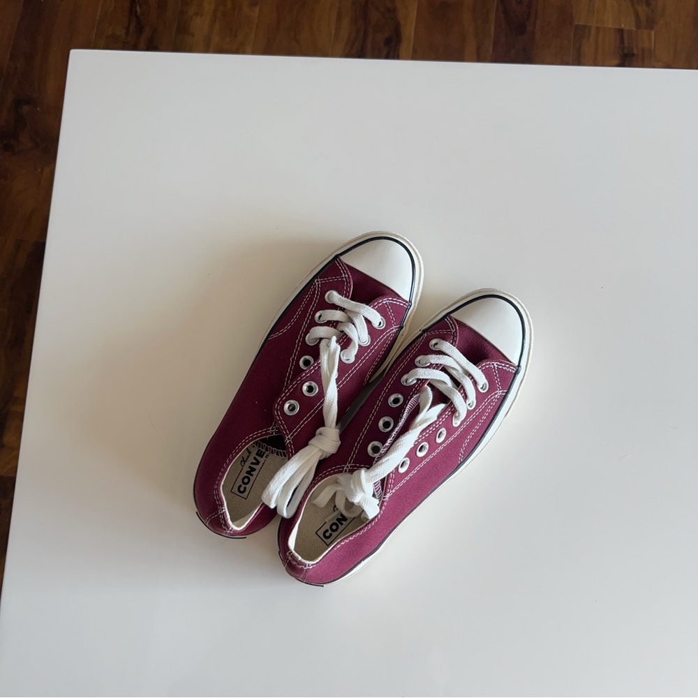 New Converse Women’s Chuck Taylor All Star Size US 7.5